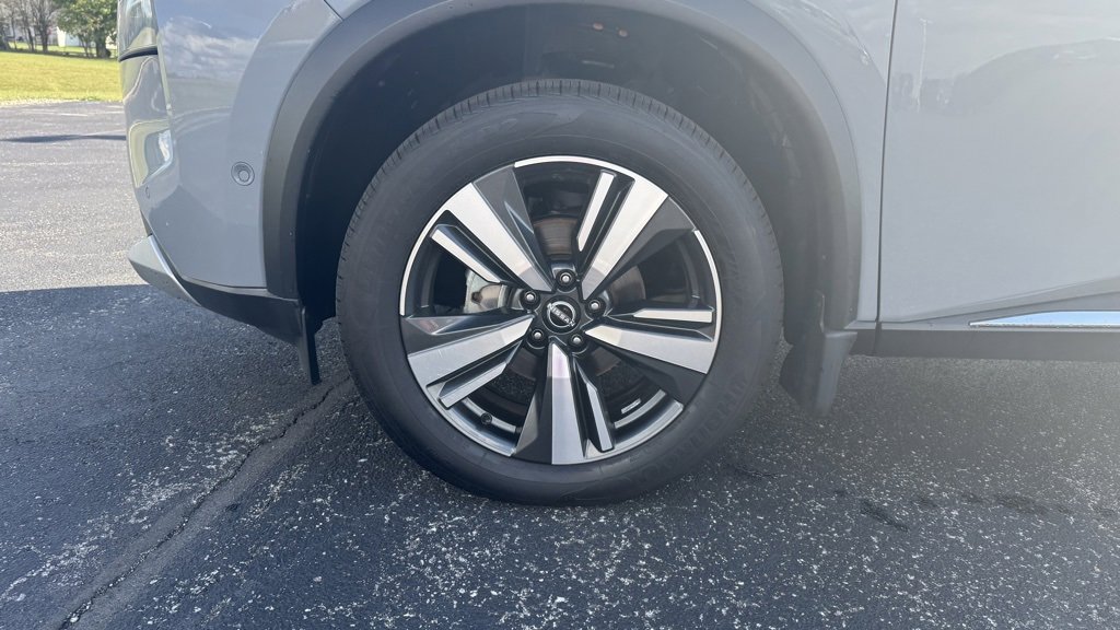 Used 2022 Nissan Rogue Platinum w/ Head-Up Display Package image 31