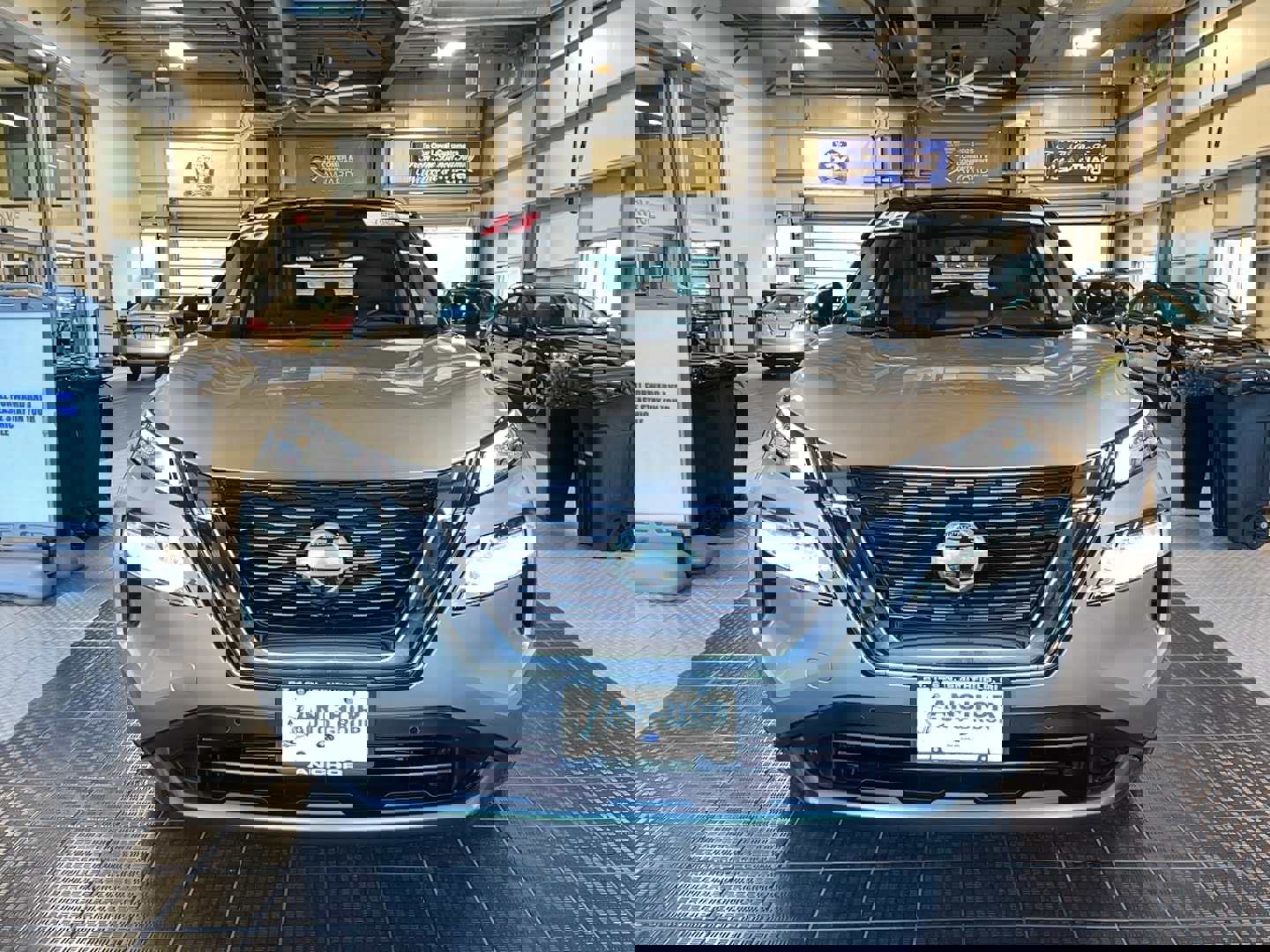 Used 2023 Nissan Rogue SL w/ SL Premium Package image 2