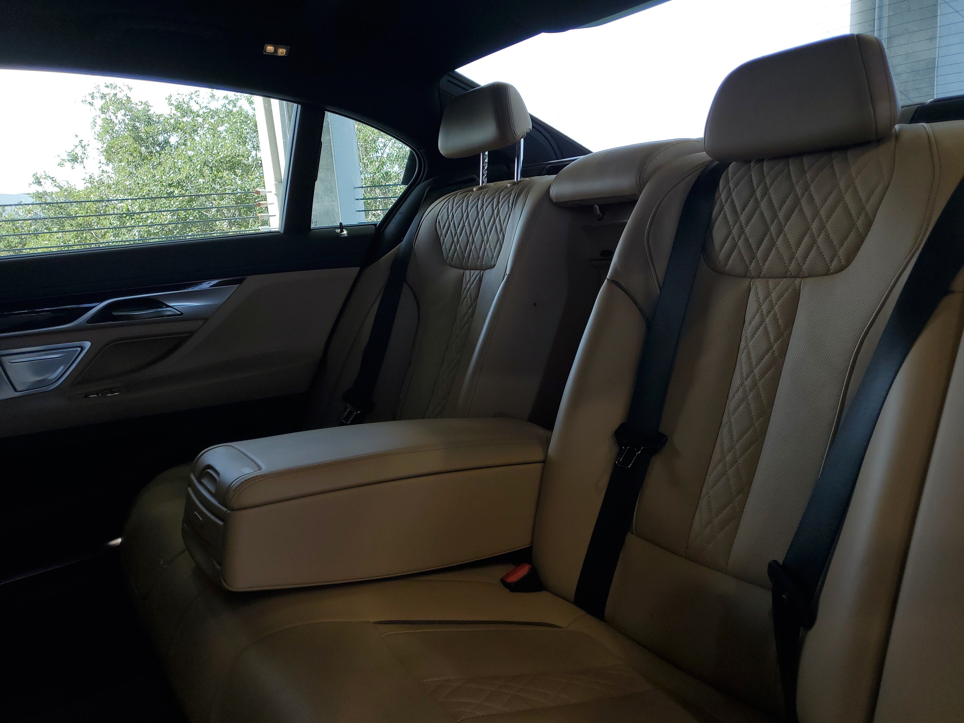 Used 2022 BMW 740i w/ M Sport Package RWD image 7