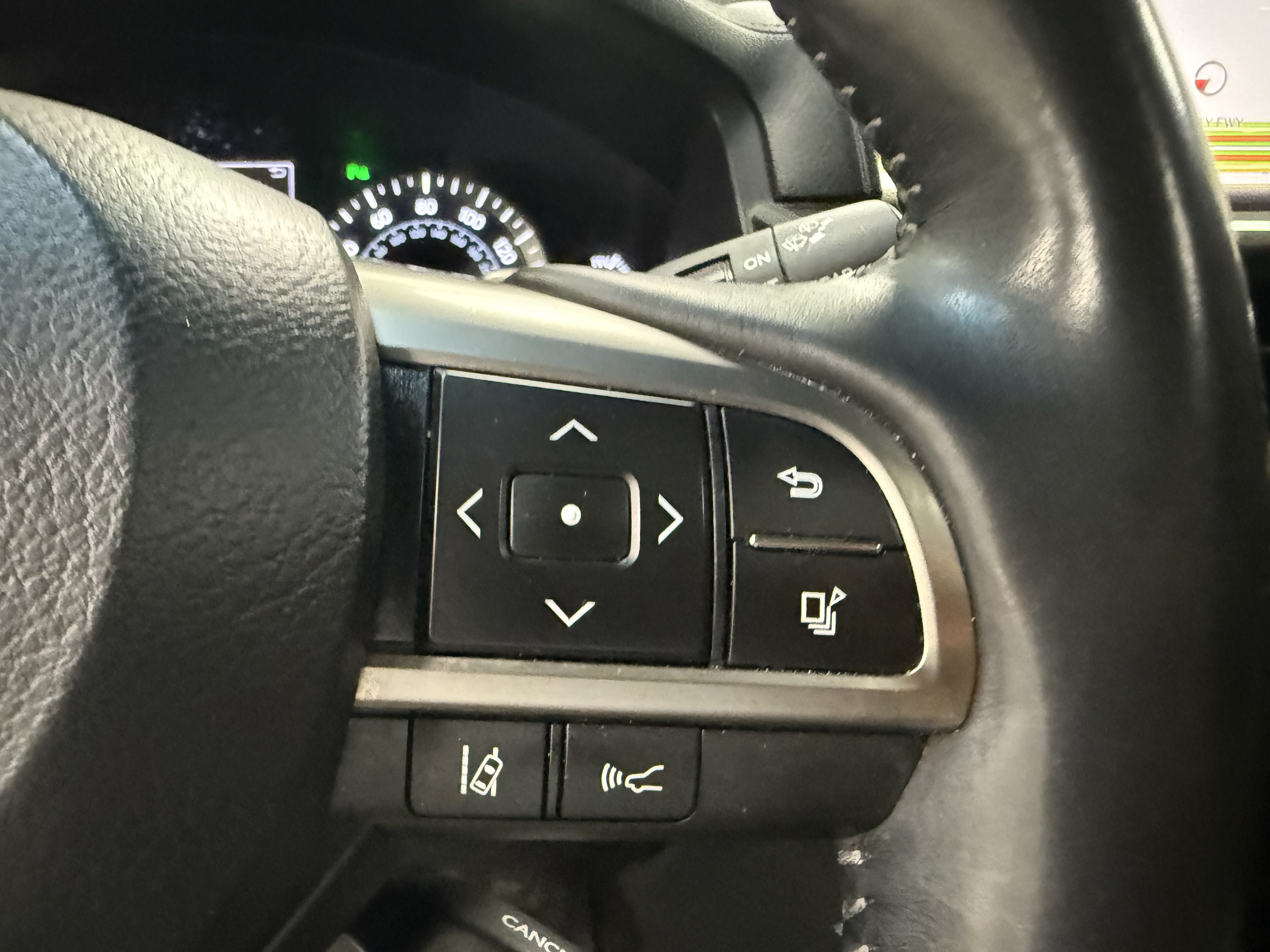 Used 2019 Lexus LX 570 4WD w/ Inspiration Series image 20
