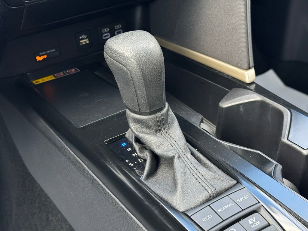 Used 2025 Toyota Camry LE image 35