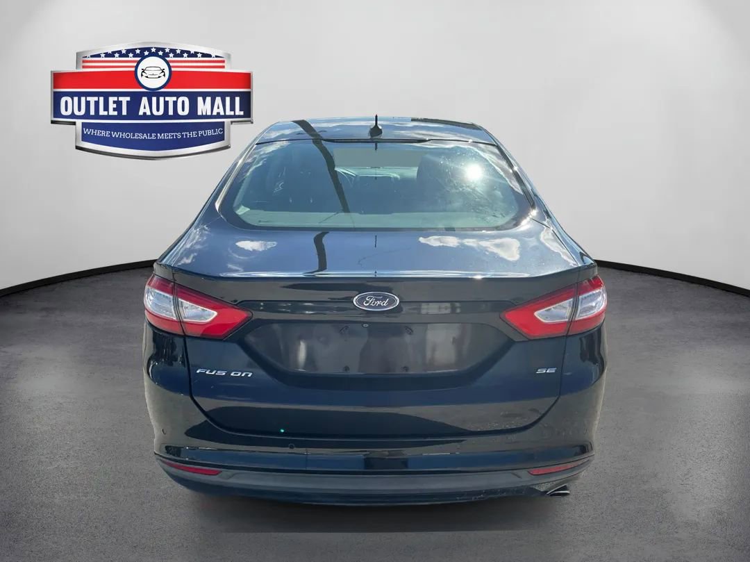 Used 2015 Ford Fusion SE image 4