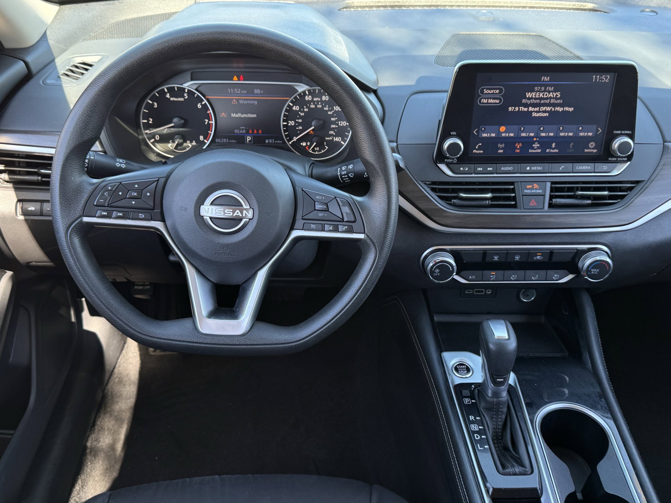 Used 2023 Nissan Altima 2.5 SV FWD image 12