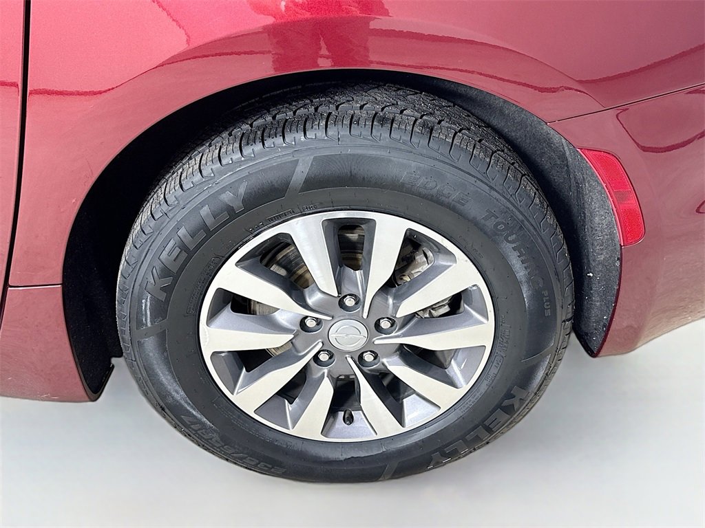 Used 2020 Chrysler Pacifica Touring-L Plus image 33