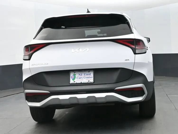 Used 2025 Kia Sportage LX image 8