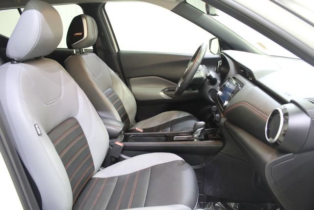 Used 2024 Nissan Kicks SR w/ SR Premium Package FWD image 23