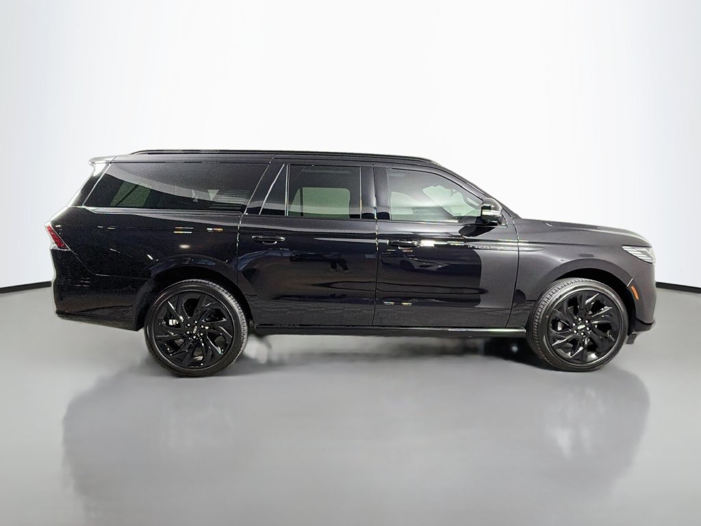 New 2027 Lincoln Navigator L Reserve w/ Jet Appearance Package RWD image 4