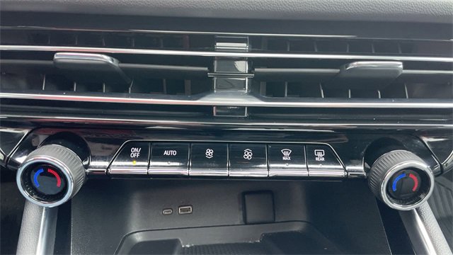 Used 2024 Chevrolet Traverse RS image 19