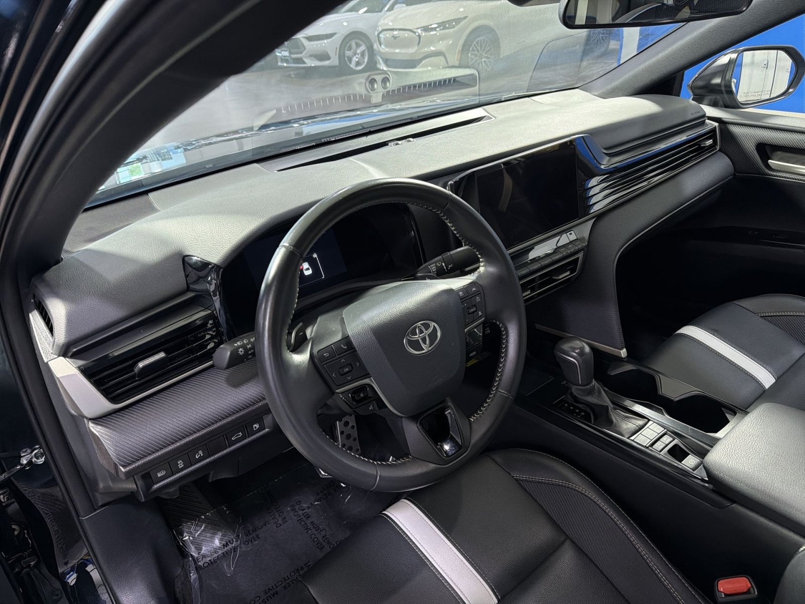 Used 2025 Toyota Camry SE FWD image 17