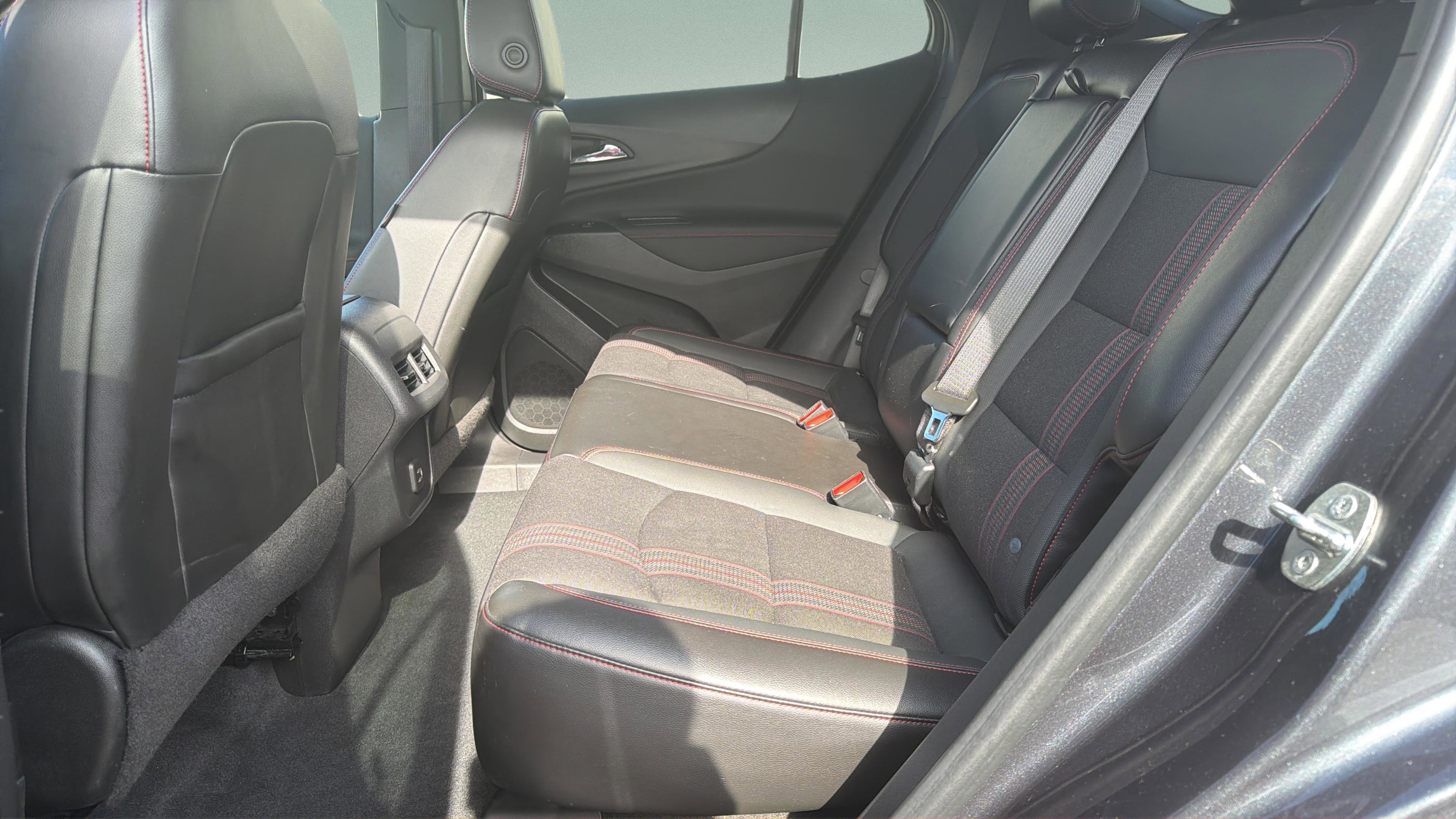 Used 2022 Chevrolet Equinox RS AWD/4WD image 17