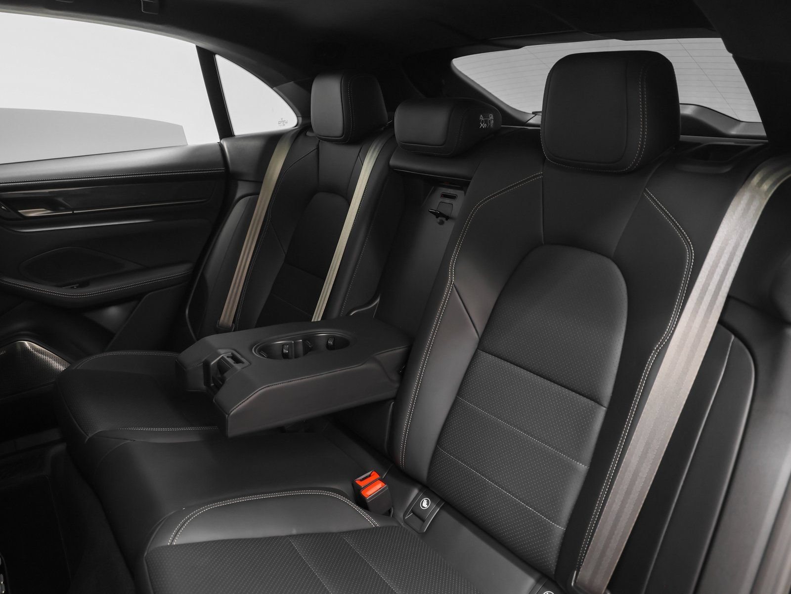New 2025 Porsche Macan Turbo Electric AWD/4WD image 50