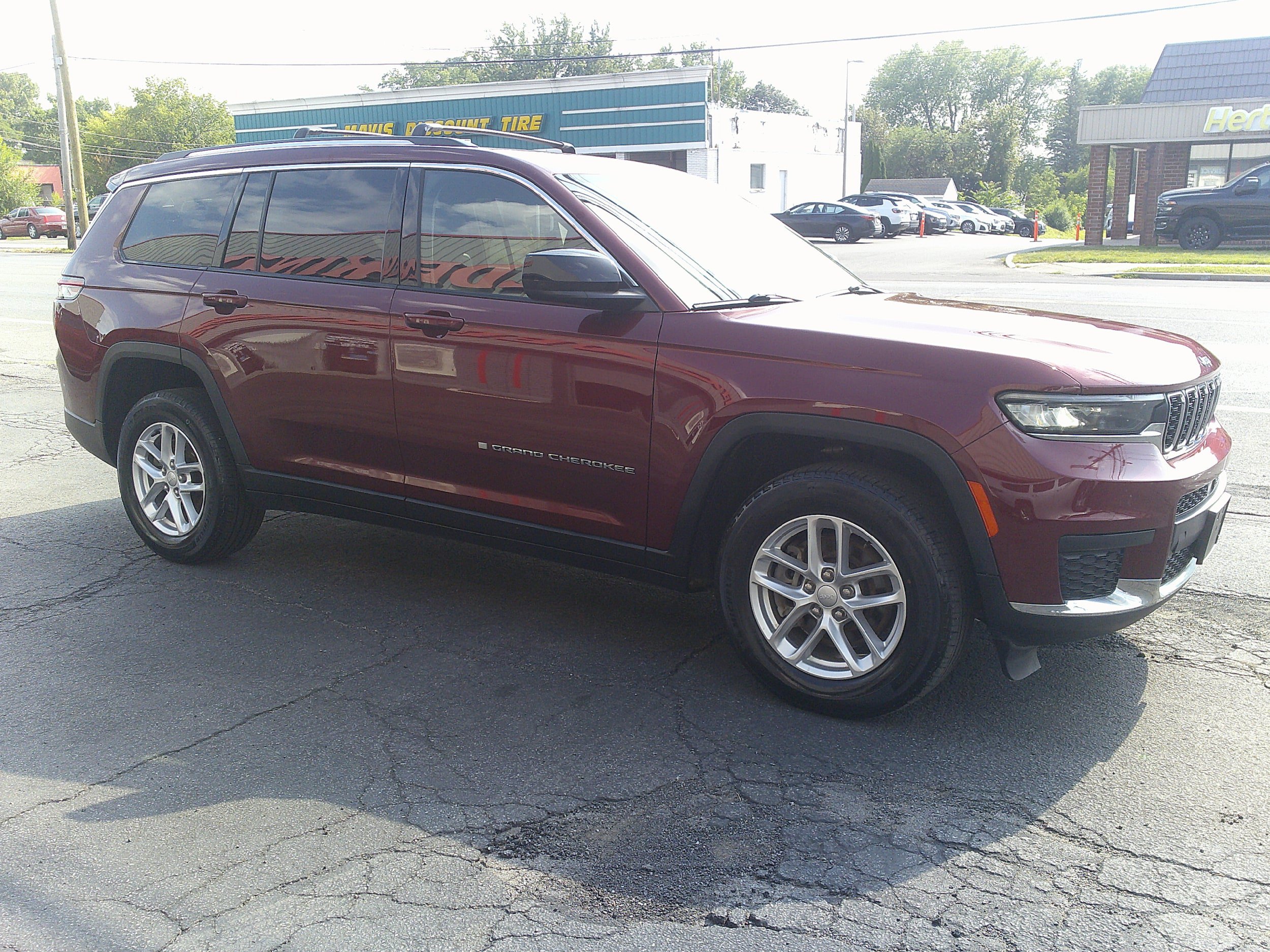 Used 2022 Jeep Grand Cherokee L Laredo w/ Luxury Tech Group I AWD/4WD image 6