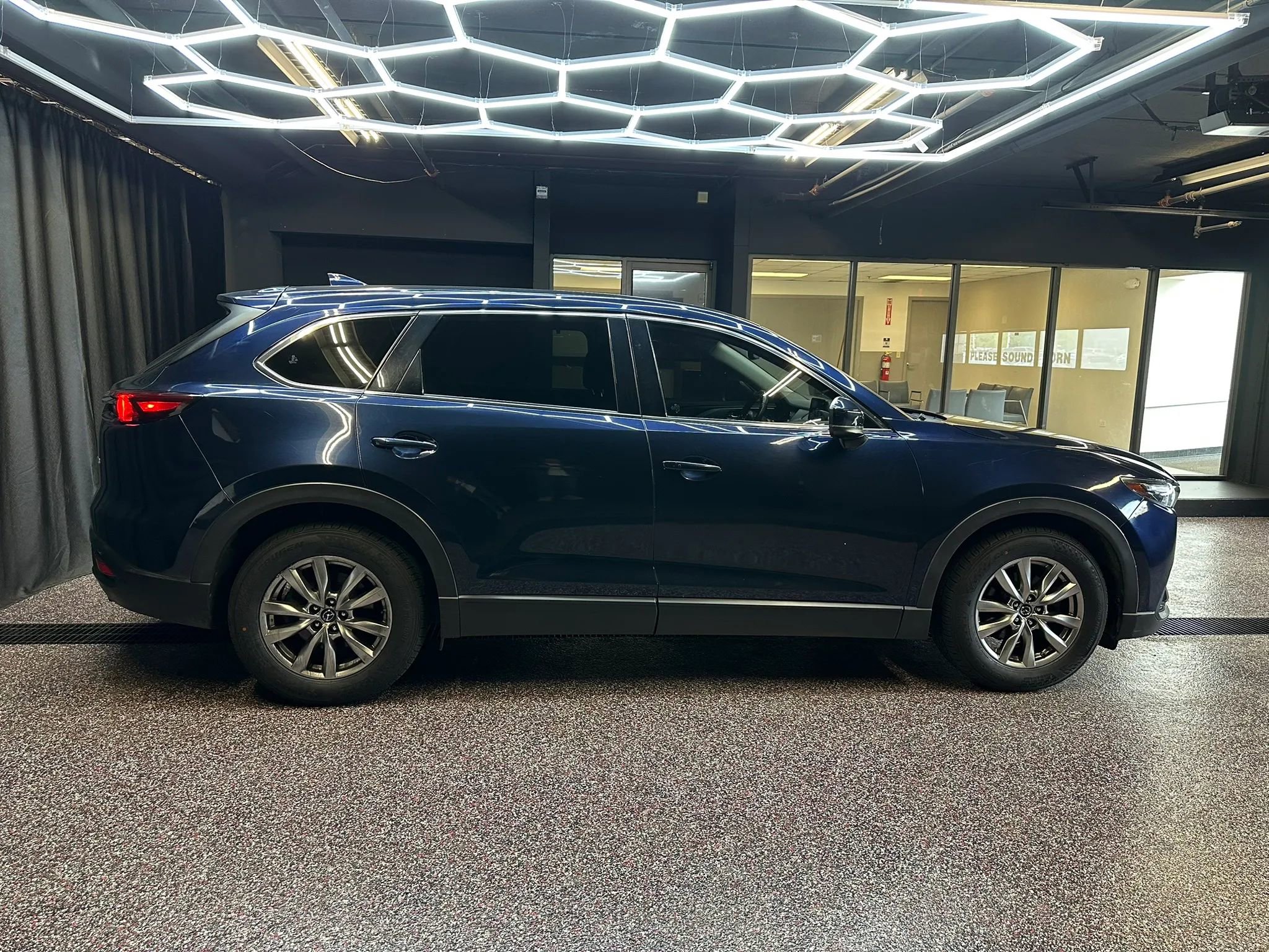 Used 2018 MAZDA CX-9 Touring w/ Touring Premium Package AWD/4WD image 8