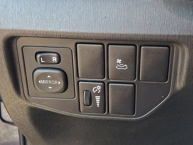 Used 2013 Toyota Prius Four w/ Deluxe Solar Roof Pkg FWD image 24