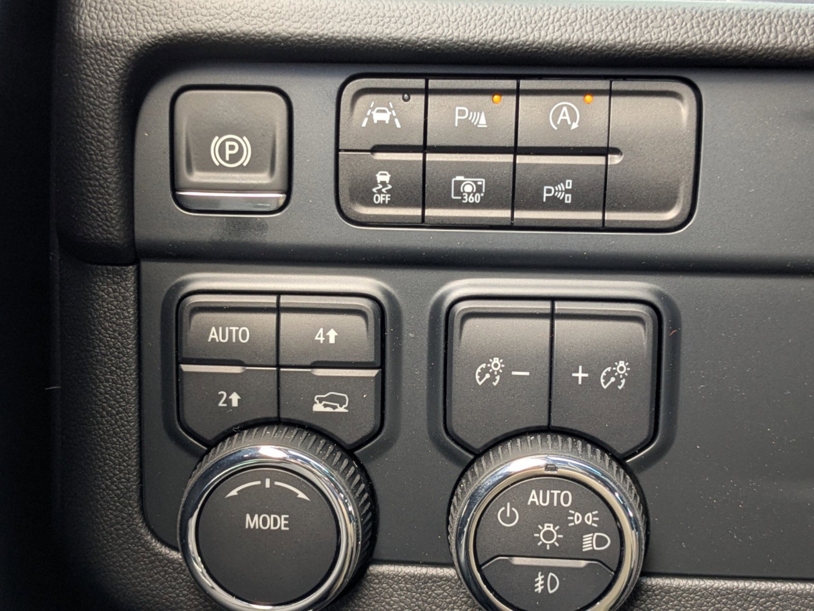 New 2025 Chevrolet Suburban Premier image 22