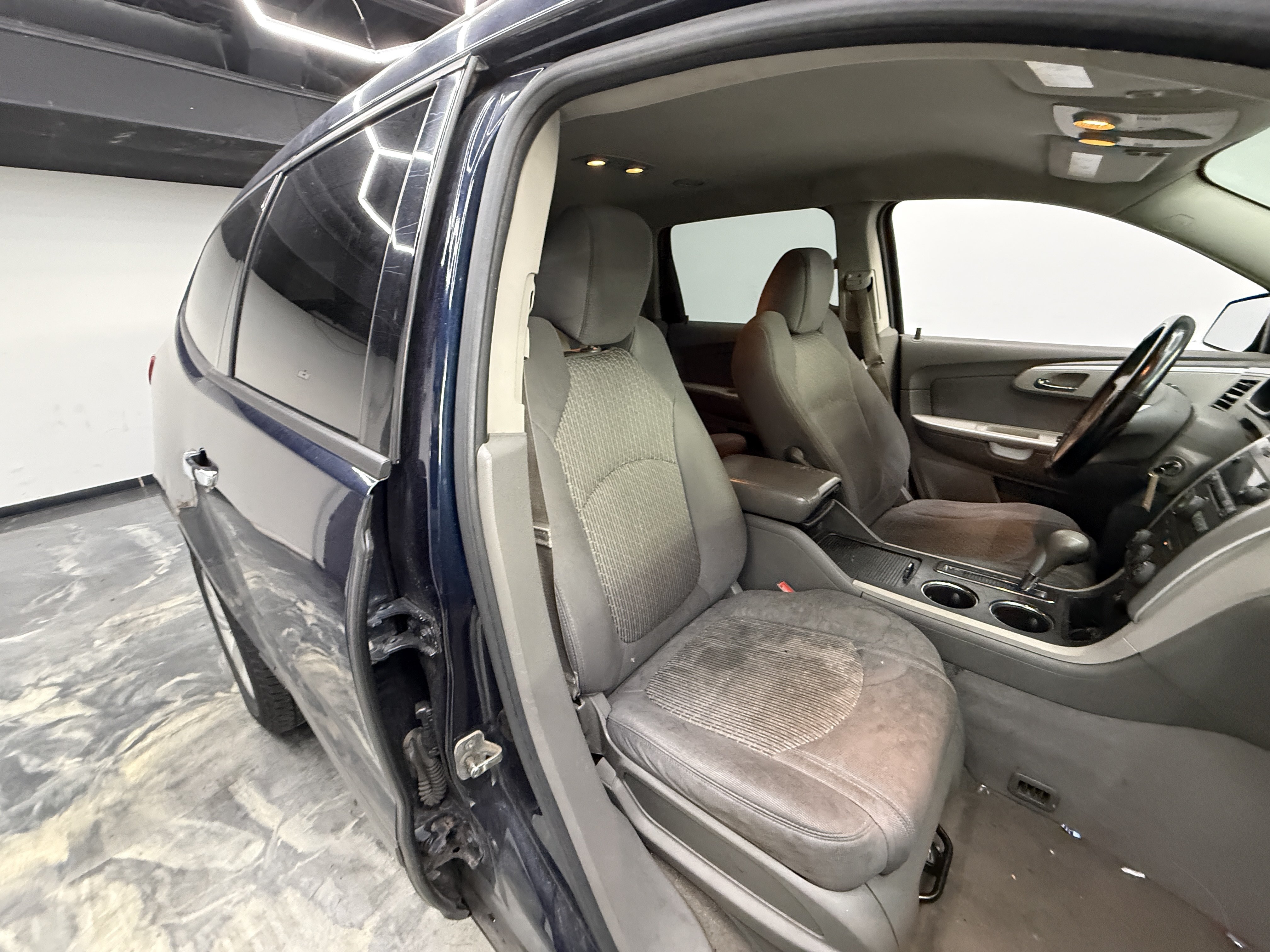 Used 2011 Chevrolet Traverse LS FWD image 13