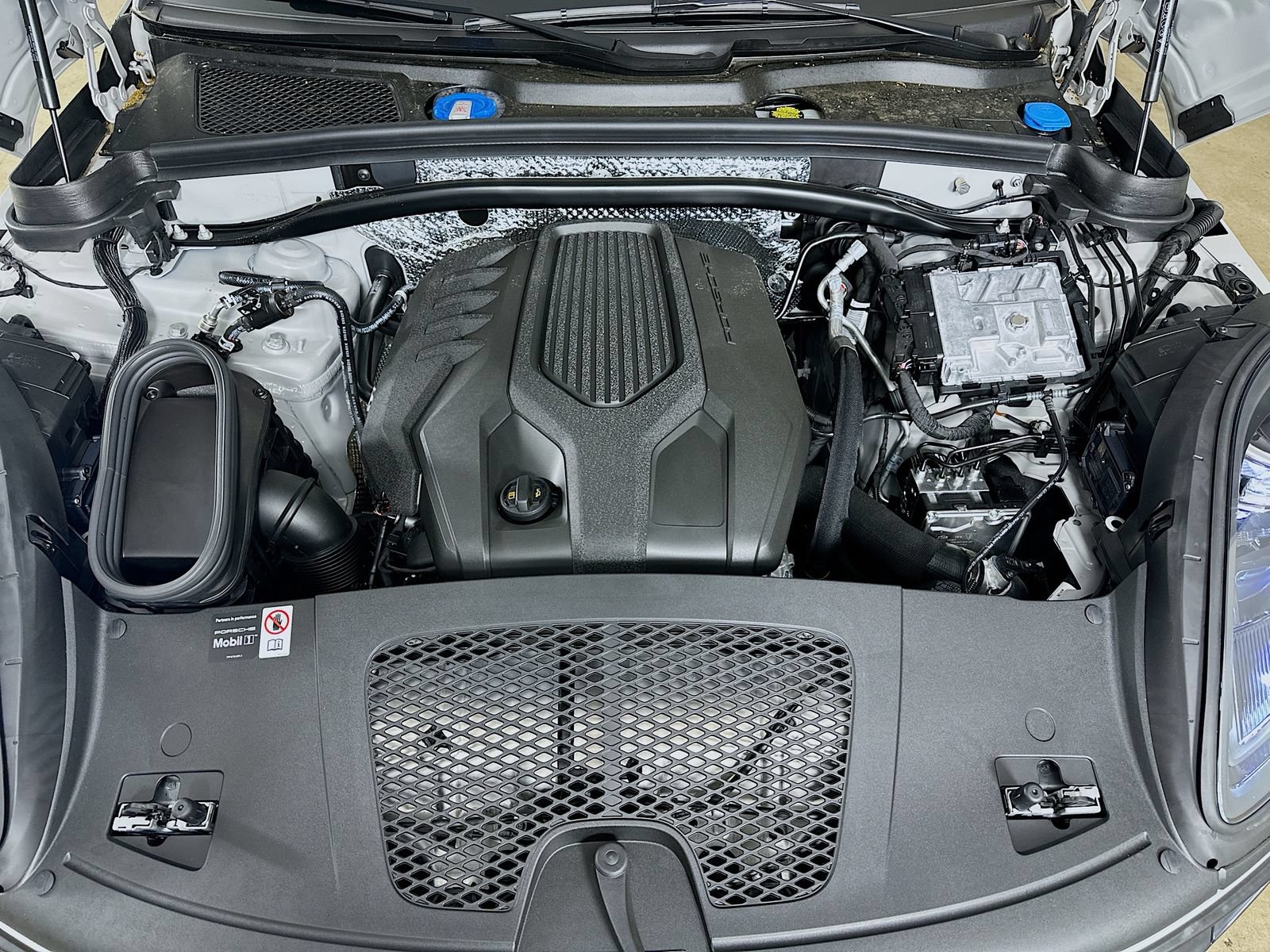 New 2026 Porsche Macan Turbo AWD/4WD image 13