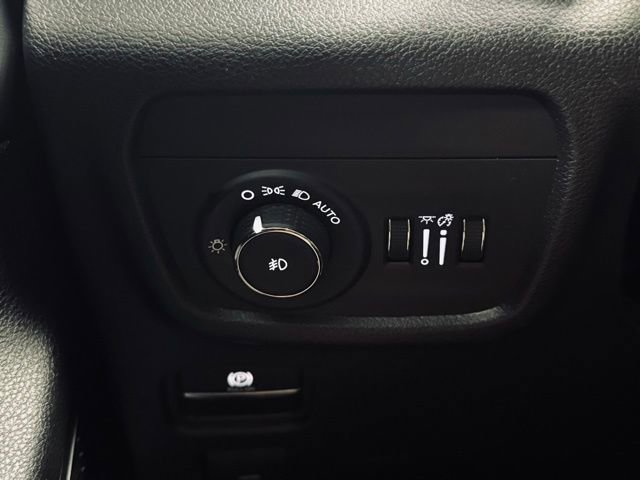 Certified 2025 Jeep Grand Cherokee Limited image 28