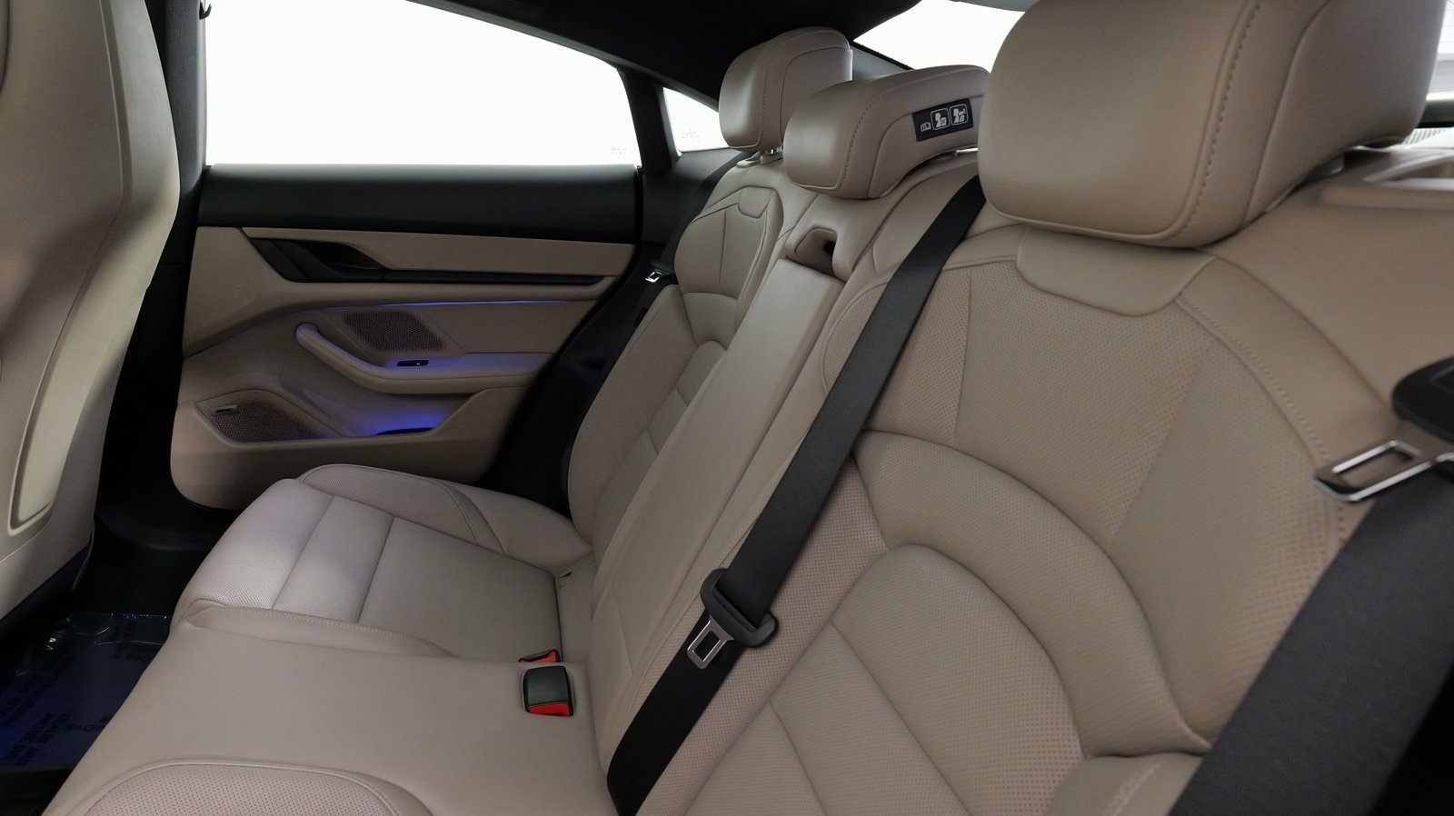 Used 2023 Porsche Taycan image 40