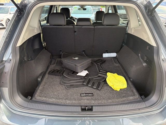 Used 2023 Volkswagen Tiguan SE image 6
