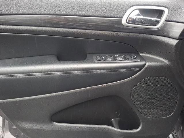 Used 2020 Jeep Grand Cherokee Laredo w/ 18" Wheel & 8.4" Radio Group image 15