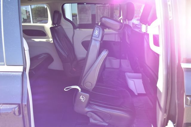 Used 2024 Chrysler Pacifica Touring-L FWD image 39