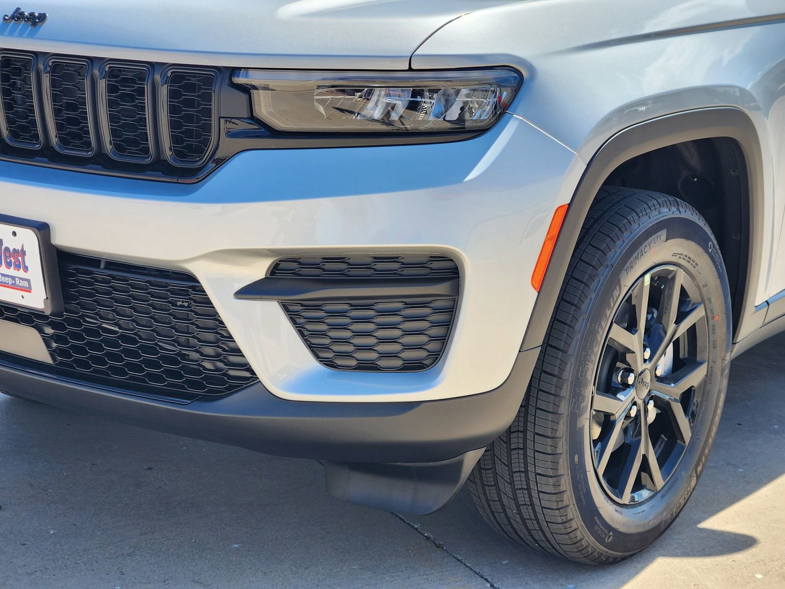 New 2025 Jeep Grand Cherokee Altitude image 6