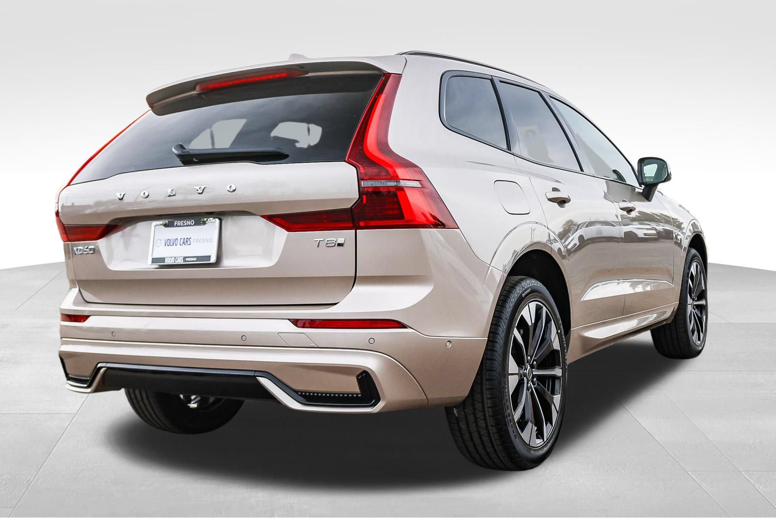New 2026 Volvo XC60 T8 Plus AWD/4WD image 4