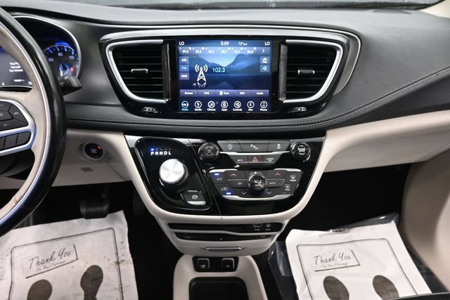 Used 2019 Chrysler Pacifica Limited FWD image 23
