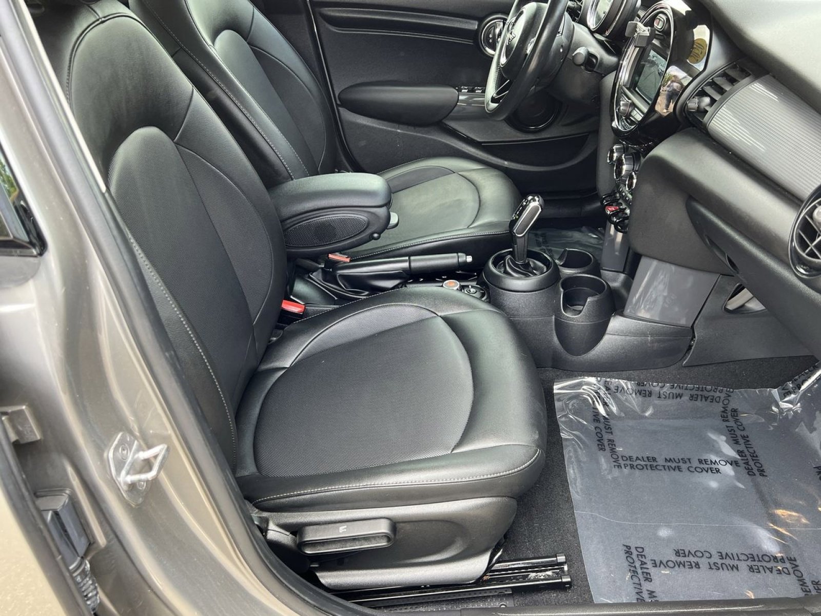Used 2020 MINI Cooper 4-Door Hardtop w/ Storage Package image 34