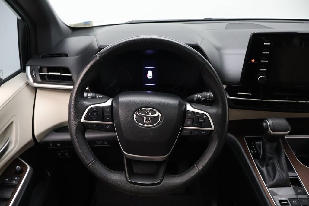 Used 2022 Toyota Sienna XLE FWD image 22