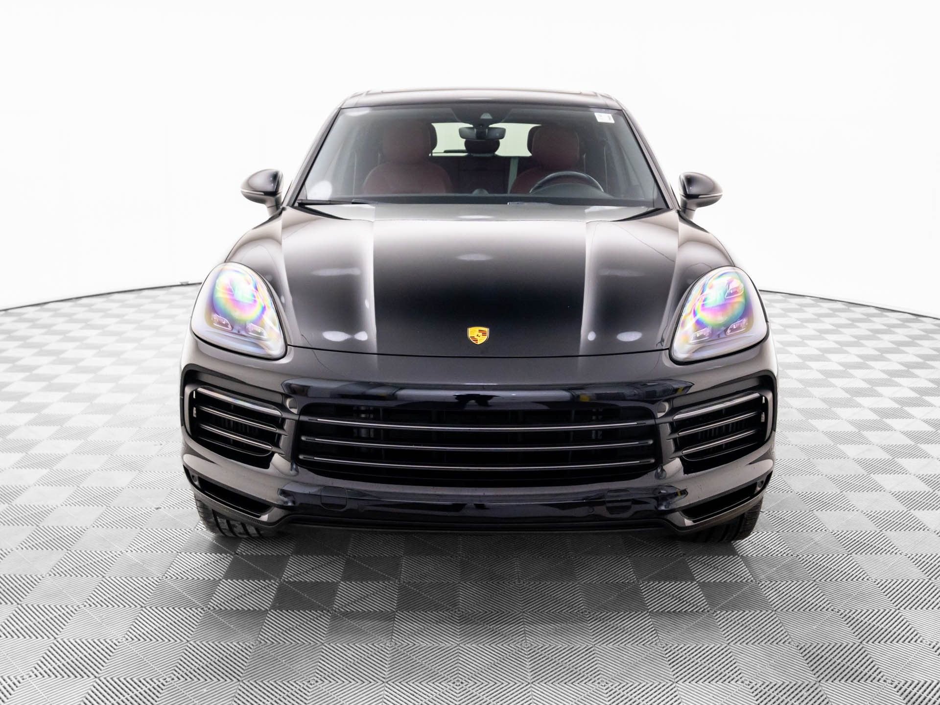 Certified 2023 Porsche Cayenne Platinum Edition image 9