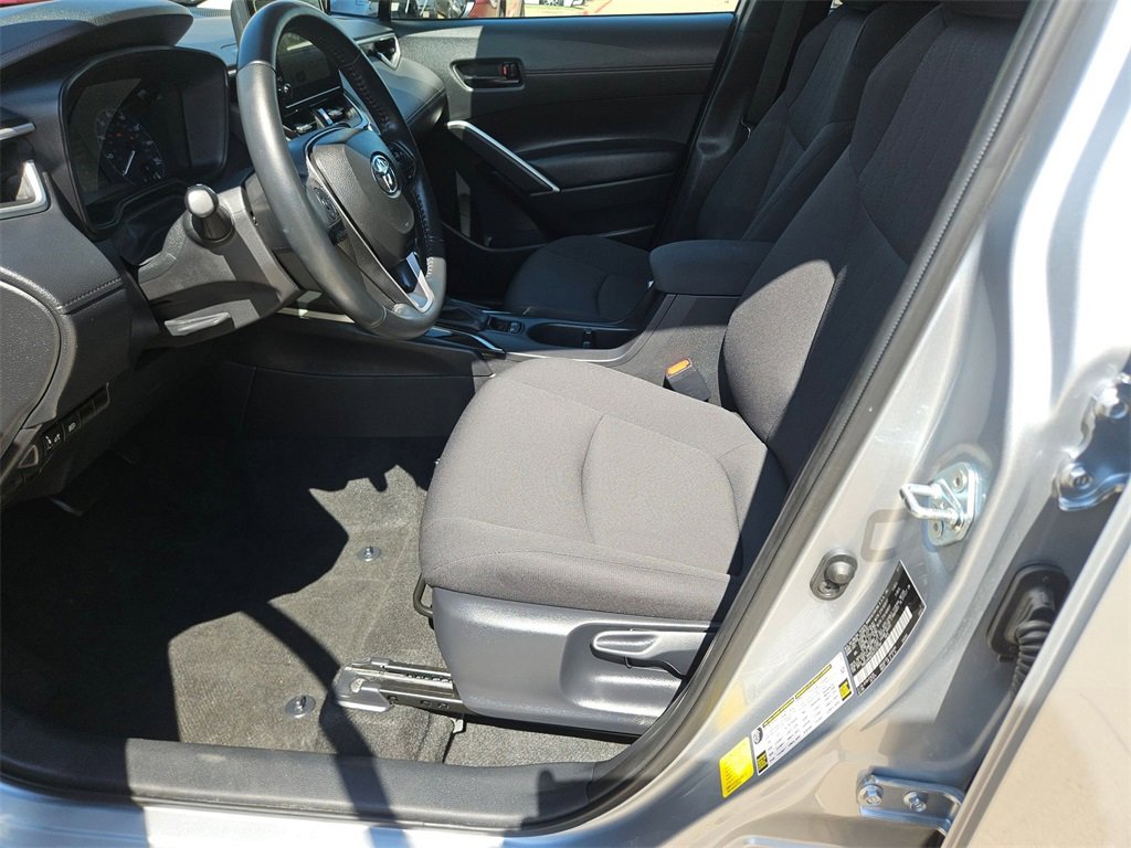 Used 2025 Toyota Corolla Cross LE image 14