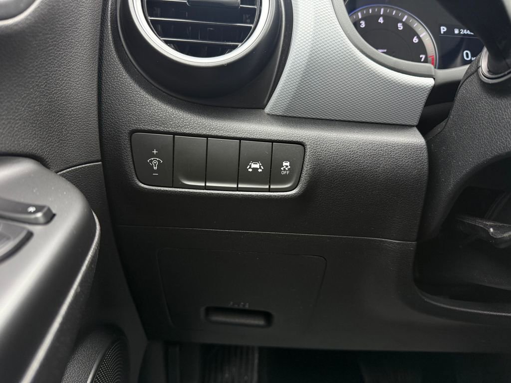 Used 2019 Hyundai Kona SE image 17