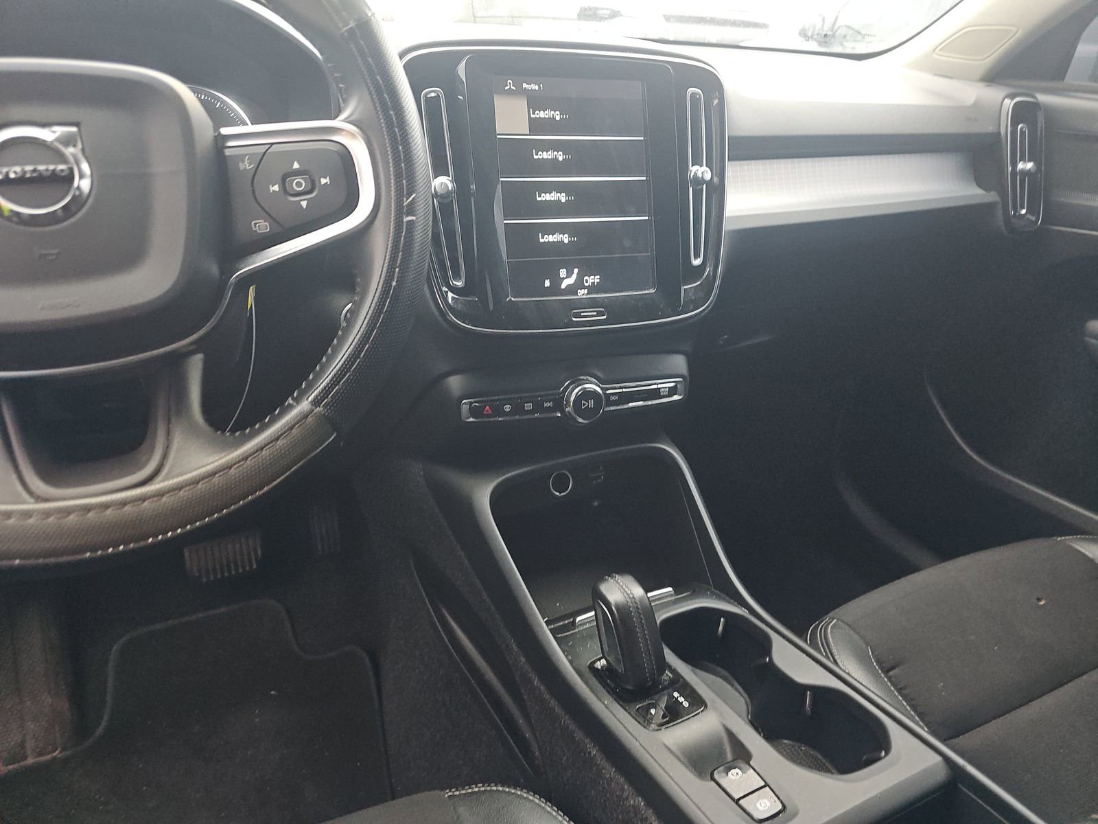 Used 2020 Volvo XC40 T5 Momentum image 16