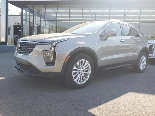 Used 2024 Cadillac XT4 Luxury w/ Cold Weather Package AWD/4WD image 8