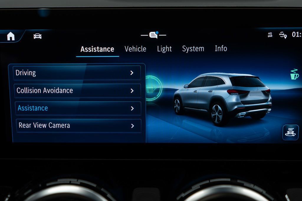 Used 2025 Mercedes-Benz GLA 250 4MATIC image 23