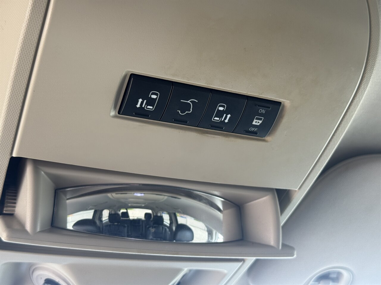 Used 2015 Chrysler Town & Country Touring FWD image 24