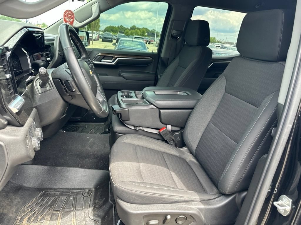 Used 2023 Chevrolet Silverado 1500 LT AWD/4WD image 16