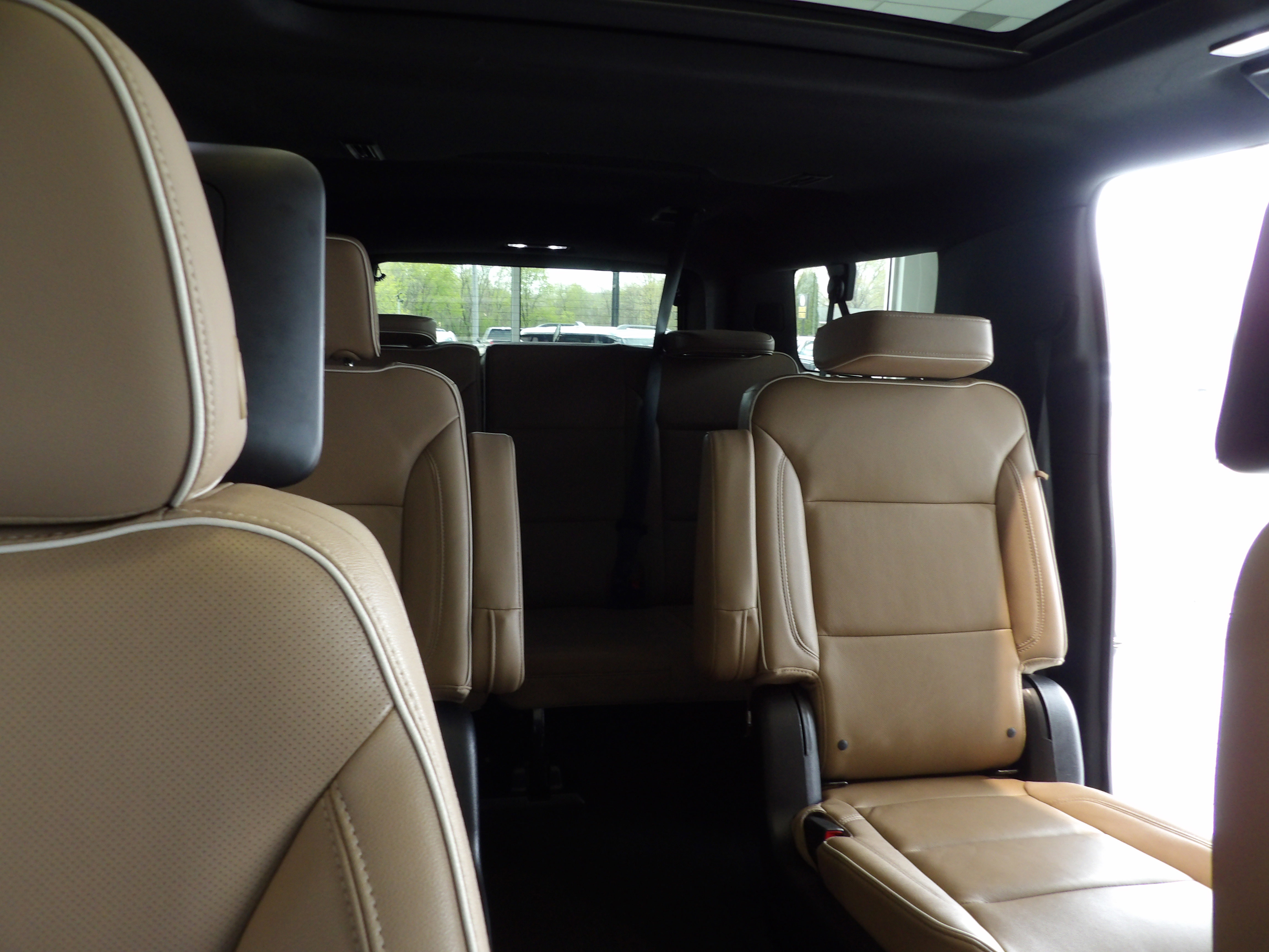Used 2023 Chevrolet Suburban Premier AWD/4WD image 30