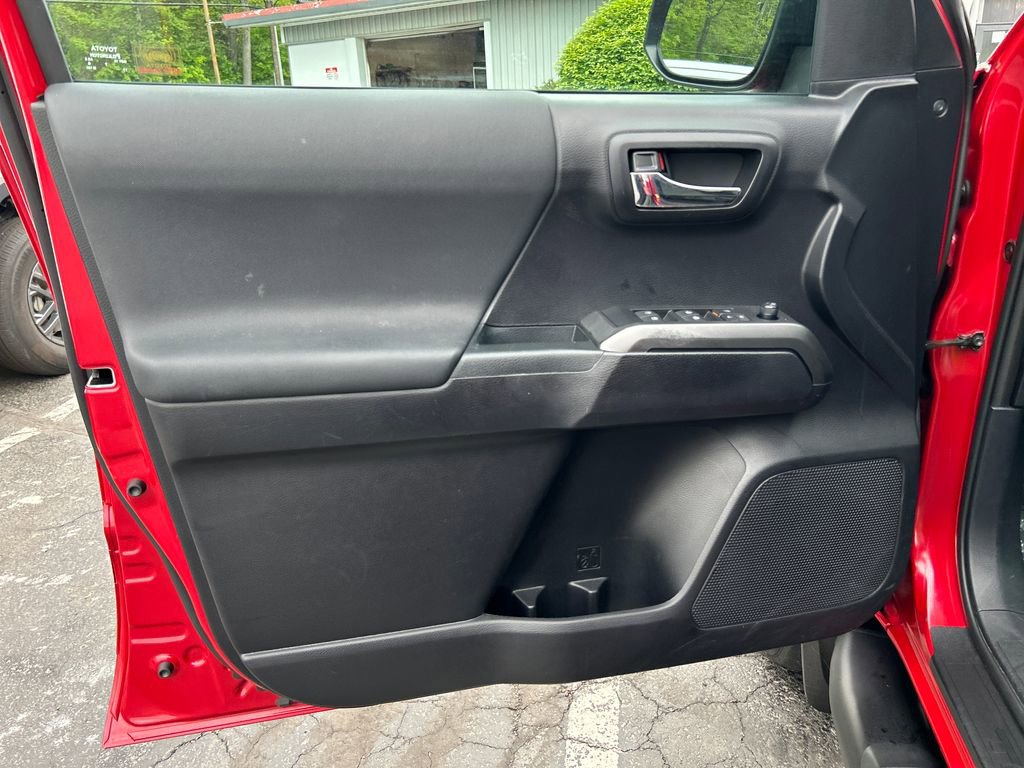 Used 2021 Toyota Tacoma TRD Sport AWD/4WD image 18