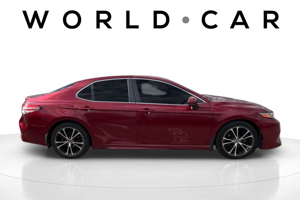 Used 2018 Toyota Camry SE w/ Moonroof Package FWD image 2
