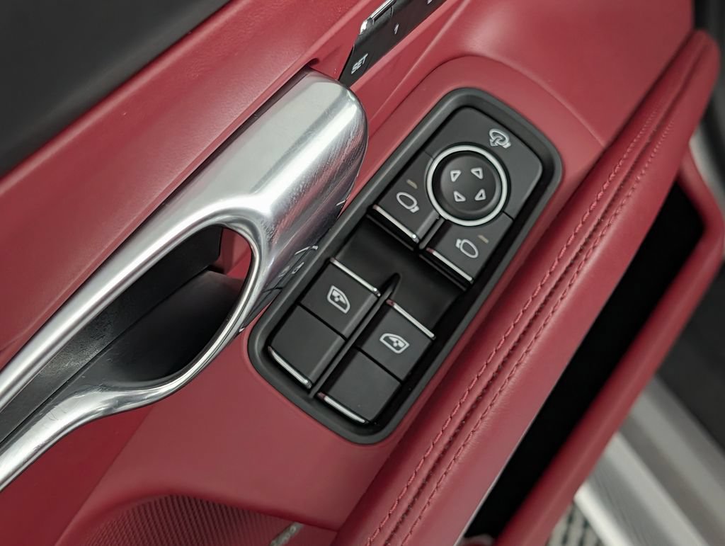 Certified 2024 Porsche 718 Boxster RWD image 23