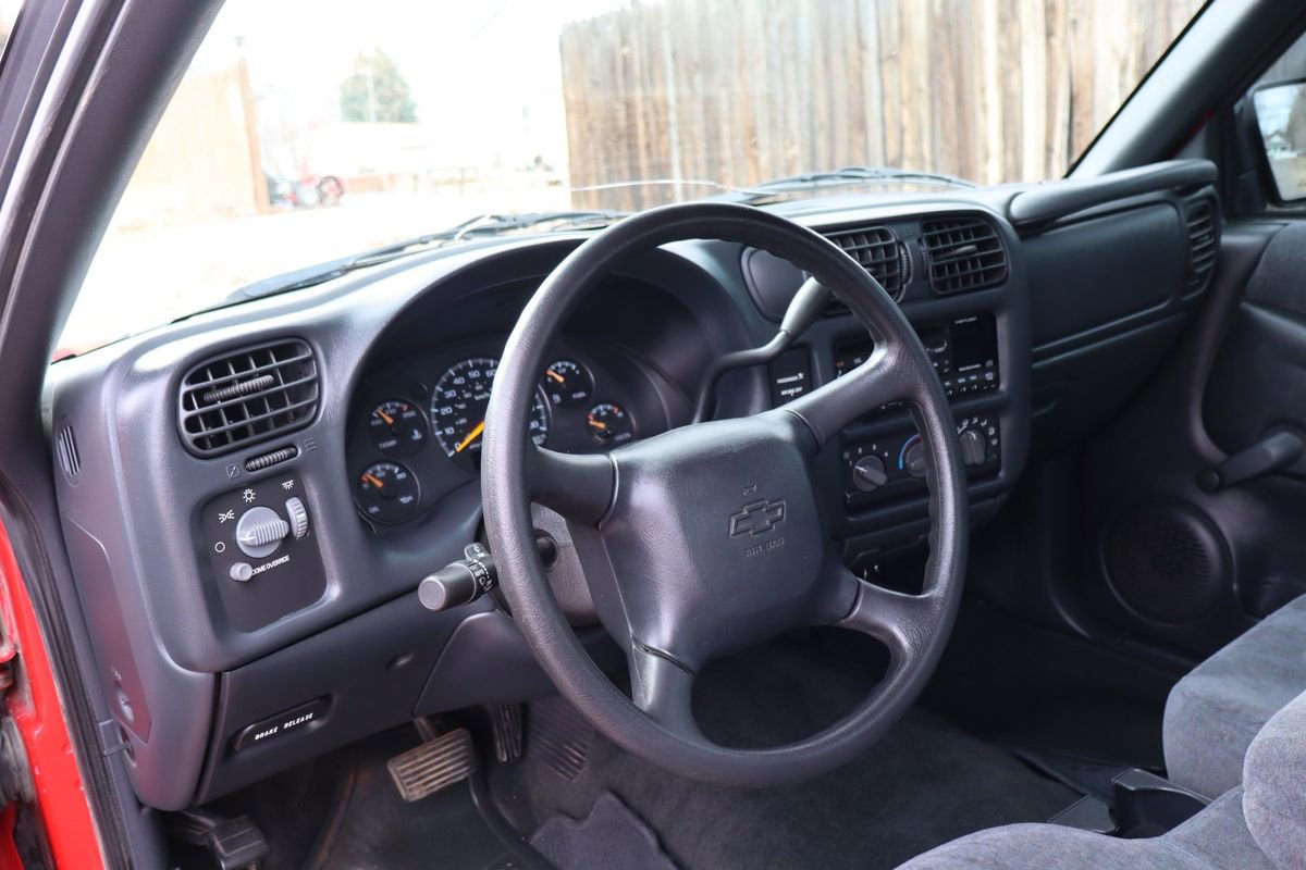 Used 2000 Chevrolet S10 Pickup LS w/ Preferred Equipment Group RWD image 15