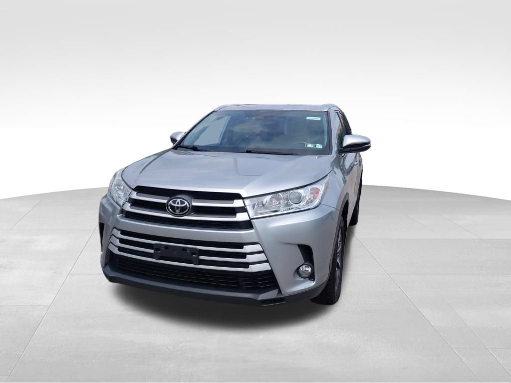 Used 2019 Toyota Highlander XLE AWD/4WD image 2