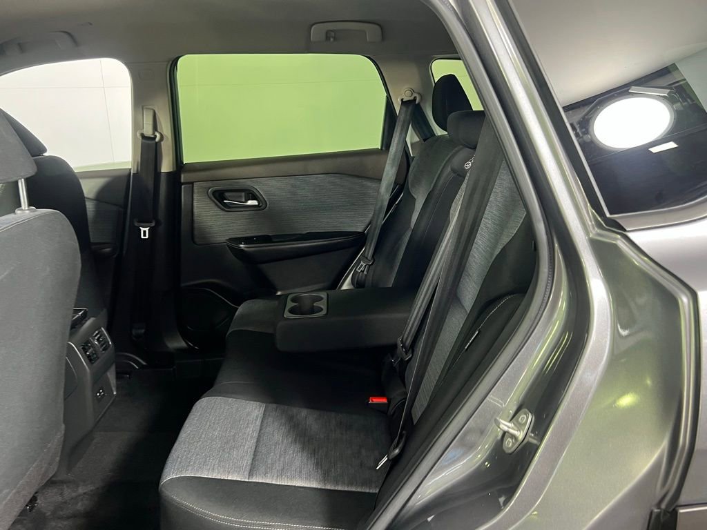 Used 2023 Nissan Rogue SV image 28