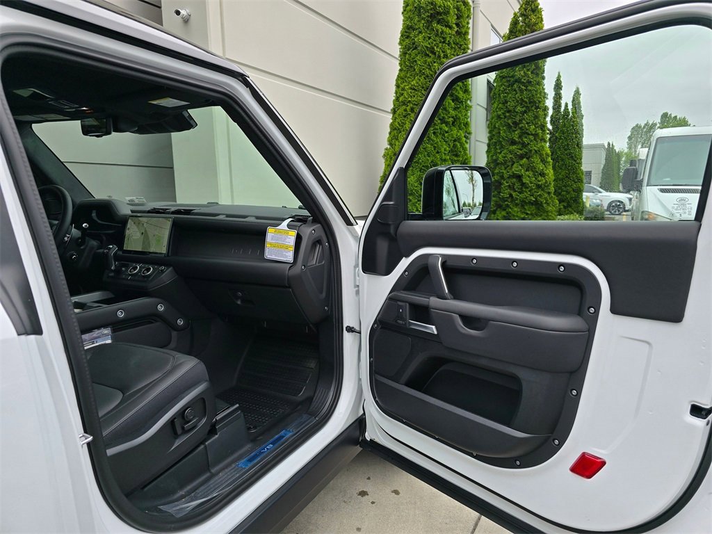 New 2025 Land Rover Defender 90 V8 image 27