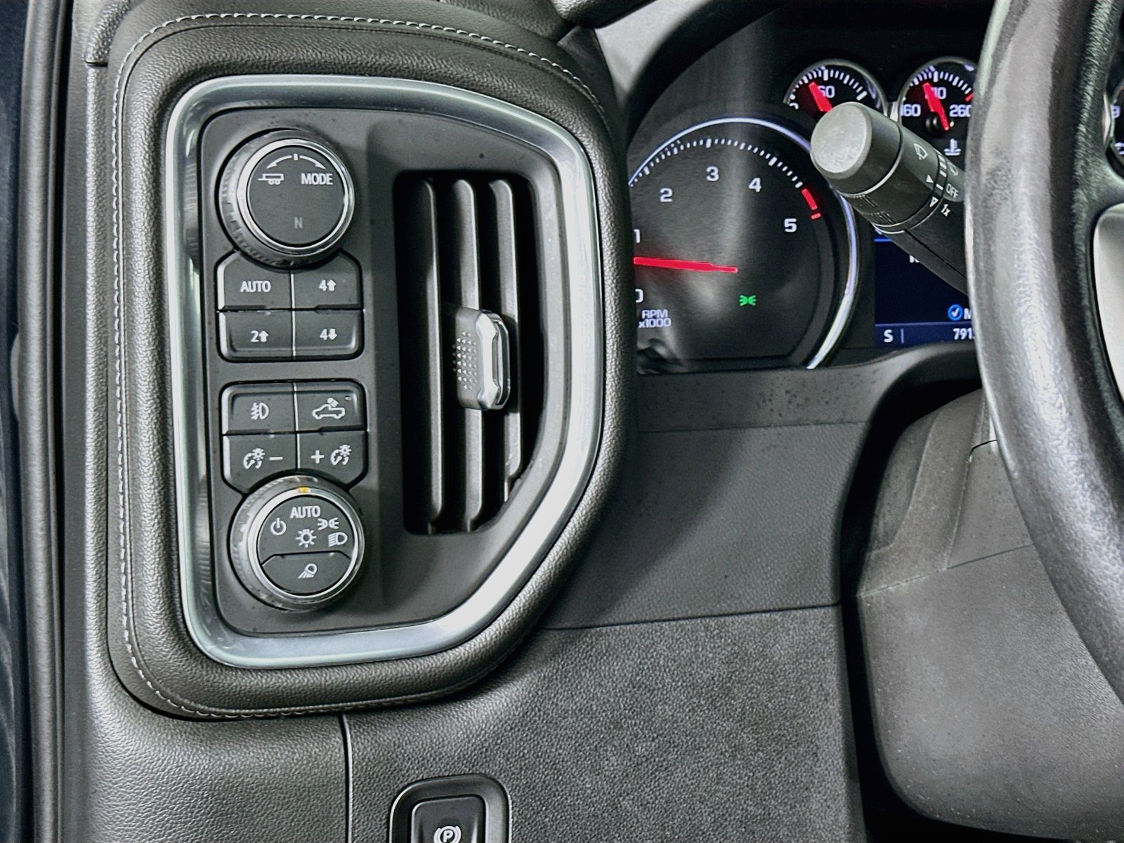 Used 2020 Chevrolet Silverado 3500 LTZ w/ LTZ Plus Package AWD/4WD image 11