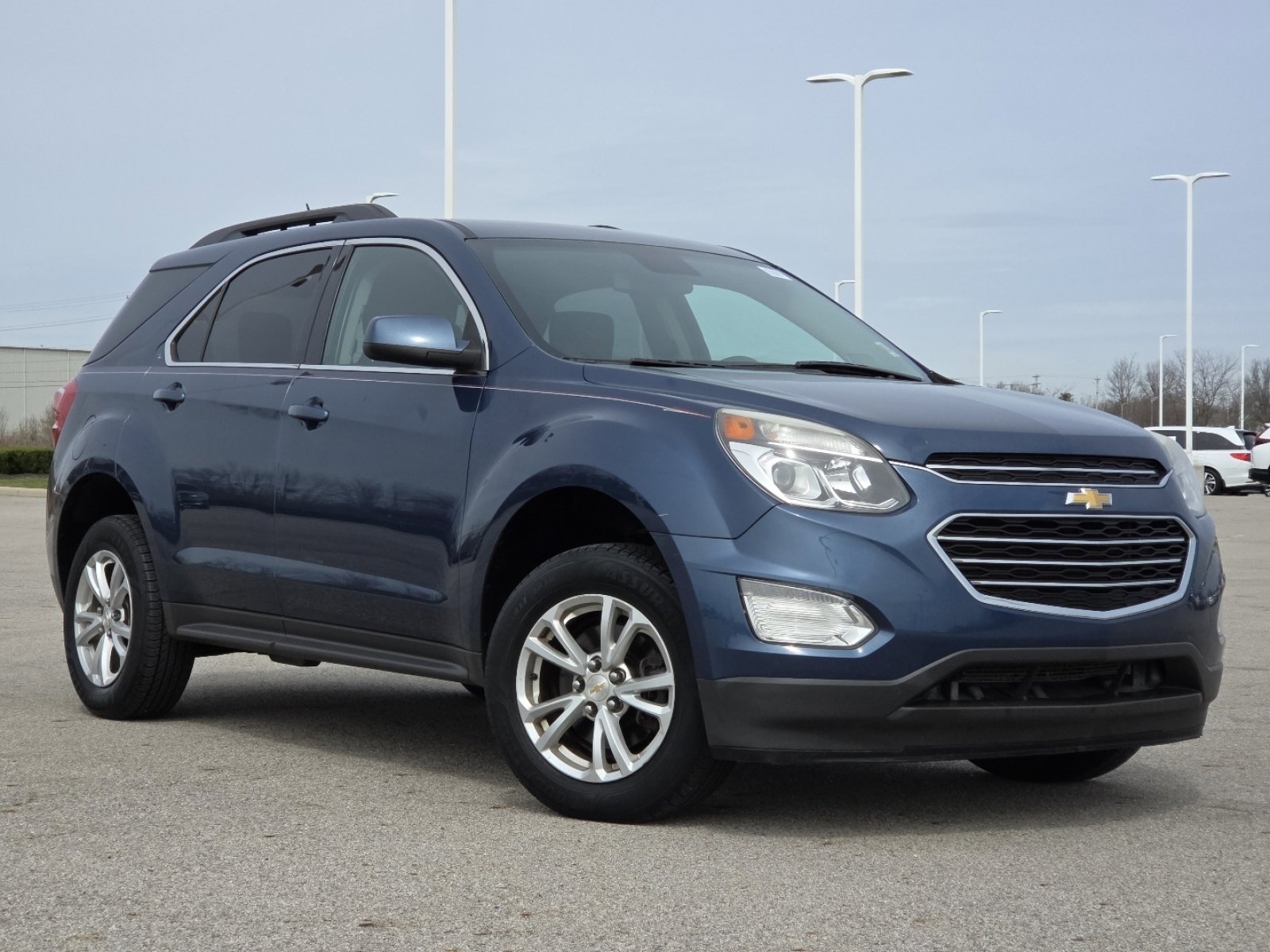 Used 2017 Chevrolet Equinox LT w/ Convenience Package FWD image 2