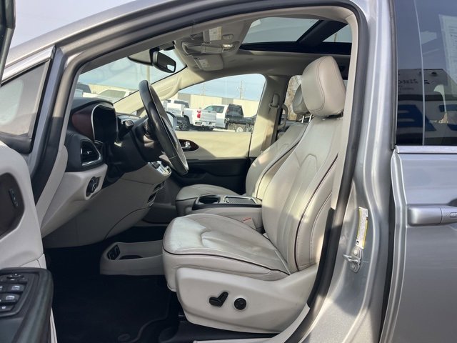 Used 2020 Chrysler Pacifica Limited image 29